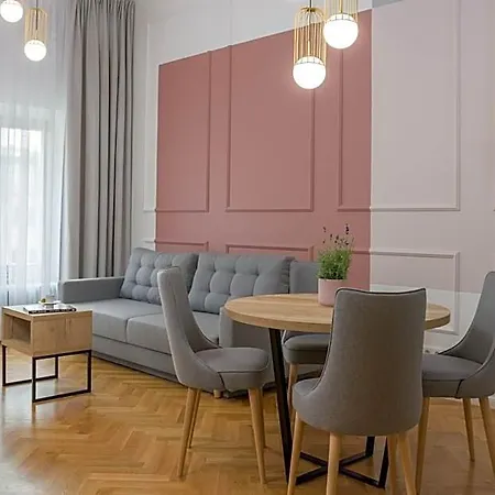 Ermine Apartmanhotel 4*