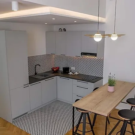 Ermine Apartmanhotel 4*
